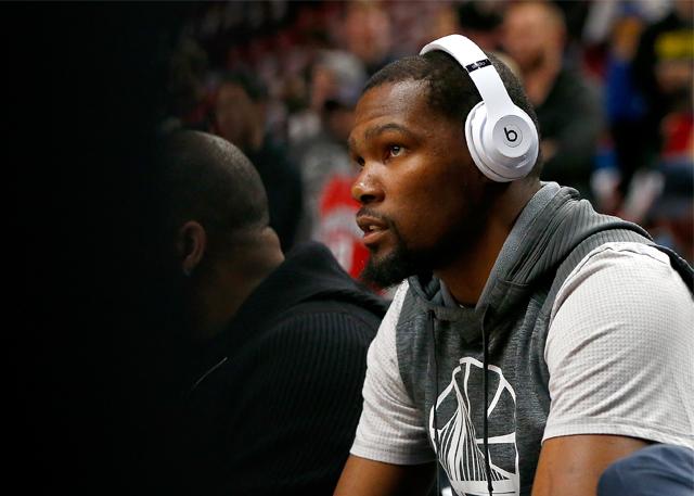美女张开腿让男人桶