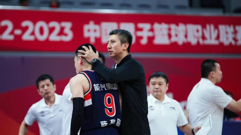 在办公室狂cao丝袜老师h文