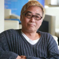 背后拥抱