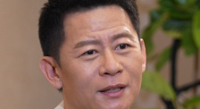 两男吮着她的花蒂尿 在线观看