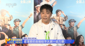 美女张开腿露出尿口